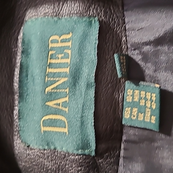 Men's Danier  Leather jacket.  Size M - Picture 3 of 6